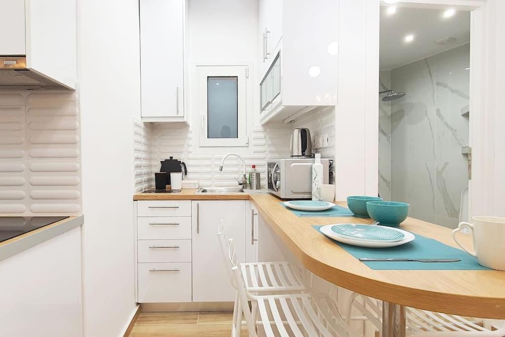Acropolis Thisio Apartment 2 Bedrooms 2 Bathrooms Афины Экстерьер фото